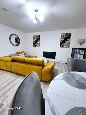 Living Room / Lounge