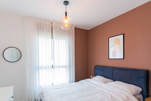 Queen side bed
