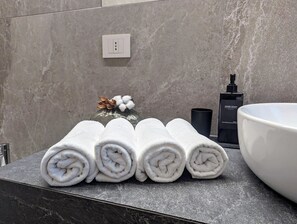 Bathroom amenities