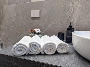 Bathroom amenities