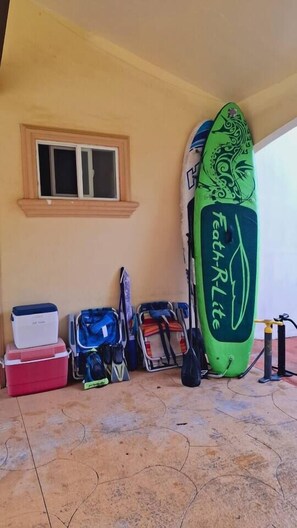 Free beach ️ Gear/ available. Beach chair- umbrella-Padleboard- cooler- snorkeling 