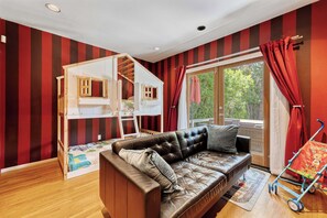 Bedroom 2 - Kid-Approved Bunk House 🏠
Little ones get their own dreamy bunk bed house—plus we’ve got a stroller and Pack N Play to make parenting easy(ish).
