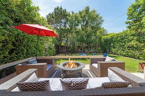 Backyard Zen Meets Game Time
Birdsong, BBQs, and backyard battles of ping pong—our patio lounge is your outdoor playground.