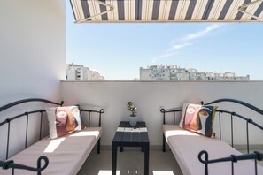 Balcony with sitting area