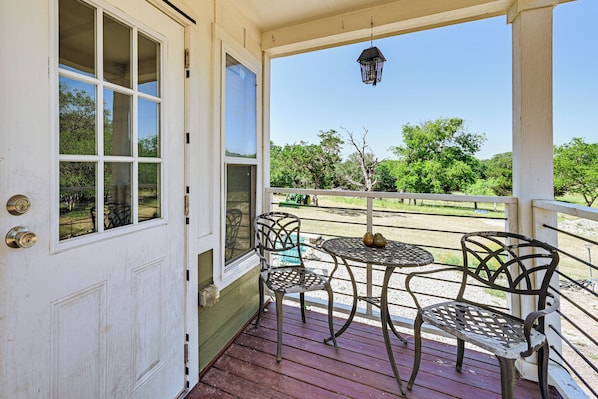 Kempner Vacation Rental | 1BR | 1BA | 800 Sq Ft | 5 Steps to Enter