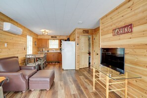 Living Room | Central A/C | Free WiFi | Sleeper Sofa