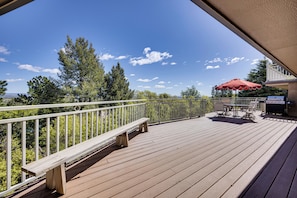 Deck | Gas Grill