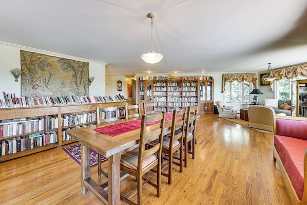 Colorado Springs Vacation Rental | 2BR | 2BA | 2,200 Sq Ft | 3 Steps to Enter