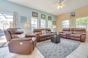 Living Room | 1st Floor | Smart TV | Free WiFi