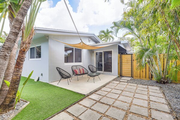 Wilton Manors Vacation Rental | 1BR | 1BA | 1 Threshold Step Required