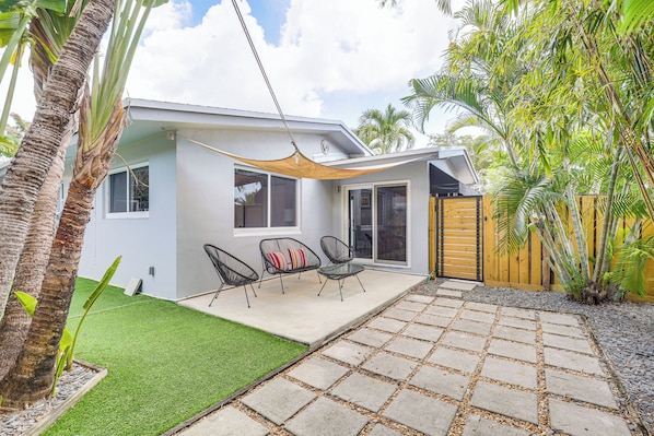 Wilton Manors Vacation Rental | 1BR | 1BA | 1 Threshold Step Required