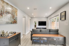 Living Room | Full Sleeper Sofa | Central A/C & Heating | Free WiFi | Smart TV