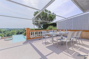 Grande terrasse avec vue