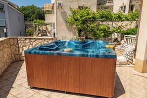 Jacuzzi