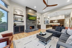 Living Room | Smart TV | Central A/C