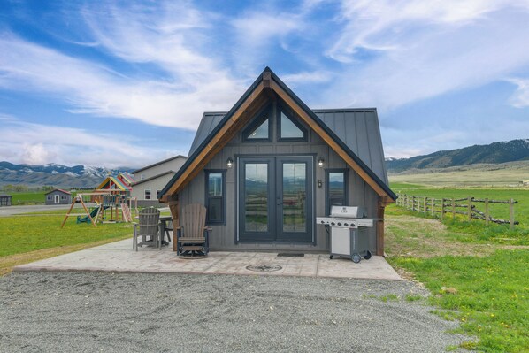 Alder Vacation Rental | 1BR | 1BA | 1 Step Required | 640 Sq Ft