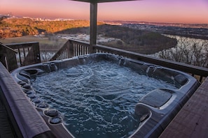 Shared Hot Tub with a view of the Tennessee River