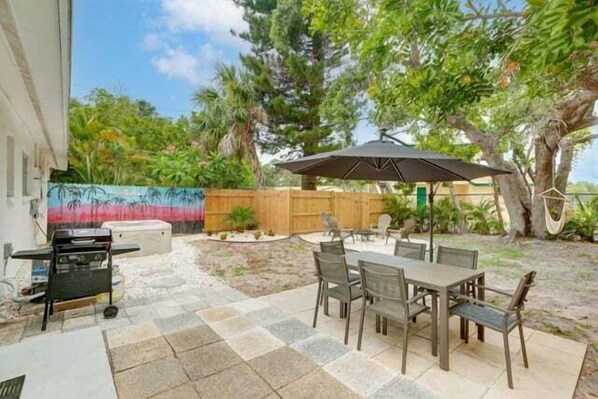 Outdoor dining