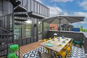 Dine in the open air on the first outdoor space