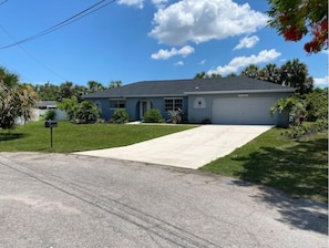 Front exterior / Key code entry