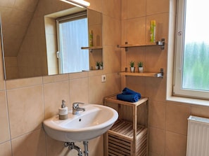 Flooring, Plumbing Fixture, Interior Design, Wood, Bathroom Sink, Floor, Sink, Bathroom, Furniture, Tap