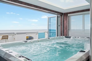 Indoor spa tub