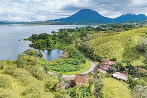 Amazing views of the lake and Volcano Arenal.