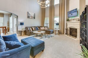 Living Room | 1st Floor | Sleeper Sofa | Central Heating & A/C | Free WiFi
