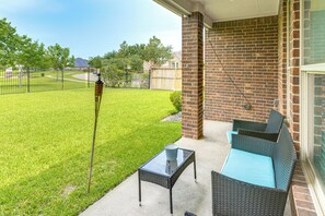 Covered Patio | Outdoor Seating