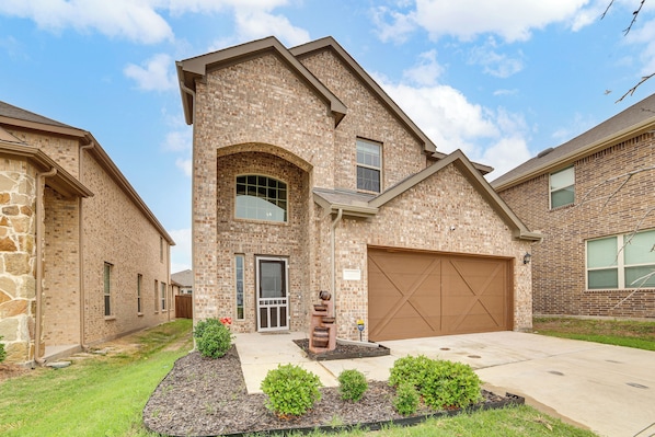 Forney Vacation Rental | 2BR | 1.5BA | 2,200 Sq Ft | Step-Free Entry
