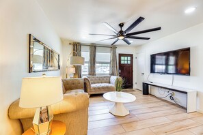 Living Room | Smart TV