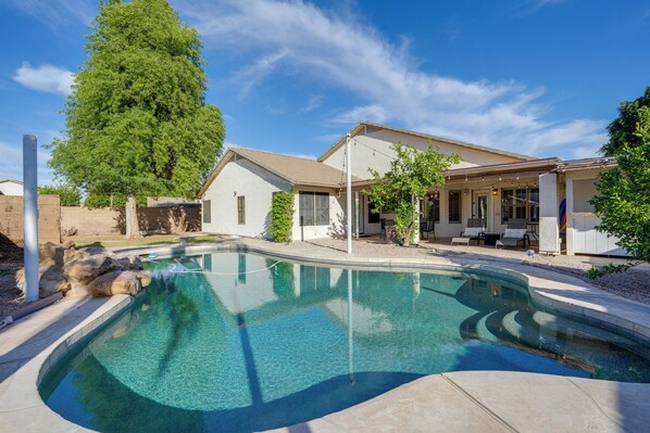 Gilbert Vacation Rental | 4BR | 2BA | 2,470 Sq Ft | 1 Minor Step to Enter