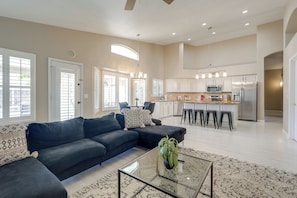 Living Room | Free WiFi | Smart TV | Central A/C | Fireplace