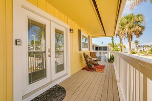 Unit Entry | Shared Outdoor Spaces | Gas Grill | Fire Pit | Single-Story Condo