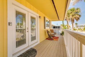 Unit Entry | Shared Outdoor Spaces | Gas Grill | Fire Pit | Single-Story Condo
