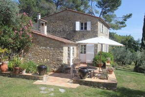Außenseite Ferienhaus [Sommer]