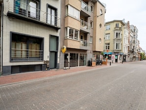 Gebäude, Fenster, Stadtgebiet, Strassenbelag, Stadt, \"Stadt, Strasse, Nachbarschaft, Strasse, Wohngebiet