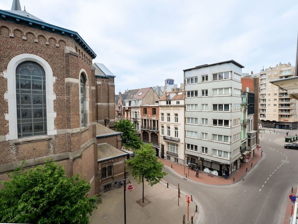 Daytime, Gebäude, Fenster, Stadtgebiet, Stadt, \"Stadt, Fassade, Nachbarschaft, Wohngebiet, Öffentlicher Raum