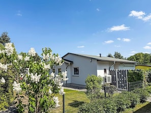 Haus, Strauch, Wohngebiet, Zuhause, Hütte, Garten, Ground, Estate, Rasen