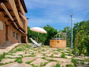 Hinterhof, Garten, Schatten, Garten, Landscaping, Regenschirm, Holzbeize, Gartenmöbel, Eco Hotel, Bauernhaus