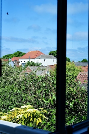 Apartment, Swimming Pool, Condominium, Shade, Resort Town, Resort, Hotel, Balcony