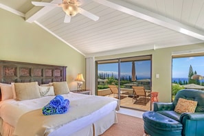 KGV-24P7 Wake up where the ocean greets you! This dreamy master suite opens straight to paradise