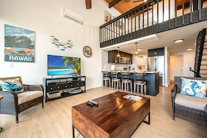 NAP-C43 Kick back under lofted ceilings surrounded by tropical art, woven accents, and a sleek, beach-ready kitchenette