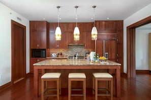 Hale Mala-At-Montage-Kapalua-Bay This isn?t just a kitchen?it?s a caramel-toned command center where pancake flipping feels like a sacred ritual