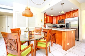 KS-155 Cook, gather, and connect in a kitchen that inspires.