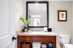 HKK-201 Start and end your day in this elegant, spa-inspired space