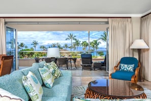 HKK-201 Indoor-outdoor living perfected with panoramic ocean and palm views
