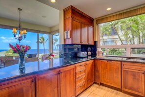 KBV-14G4 From quick bites to shared feasts, this airy kitchen was made for delicious moments and memories