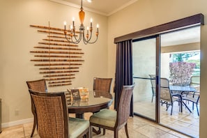KGV-14P3 Start your morning with coffee at this round table, where sunlight streams in and the patio calls for a slow, breezy breakfast