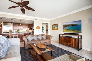 HKH-503 Indoor-outdoor living perfected with panoramic ocean and palm views